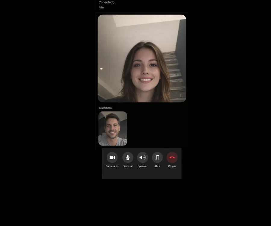 Persona haciendo videollamada desde el celular